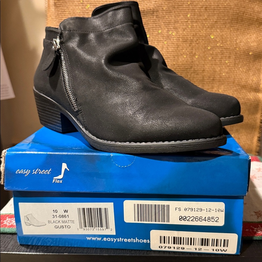 The EASY STREET GUSTO ankle boots new with box size 10W